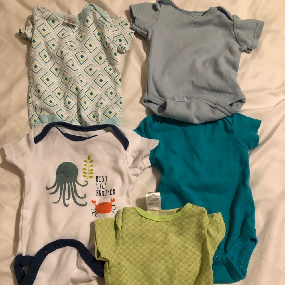Bundle lot of 5 short sleeve onesies 3-6M
